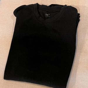 Black thermal-thin- Gap long sleeved tee.